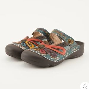 LA’ ARTISTE Spring Step Blue Clog